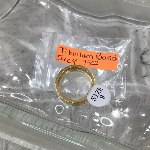 Titanium band gold color hammered finish 9 - Picture 5 of 6